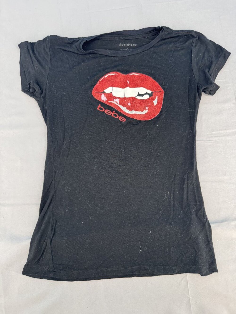 Bebe Womens Black Red Glitter Lips Graphic T-Shirt Short Sleeve Tee Size S
